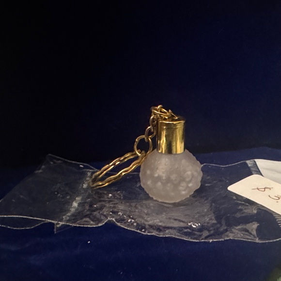 Gold Keychain Accessory - Picture 3 of 4